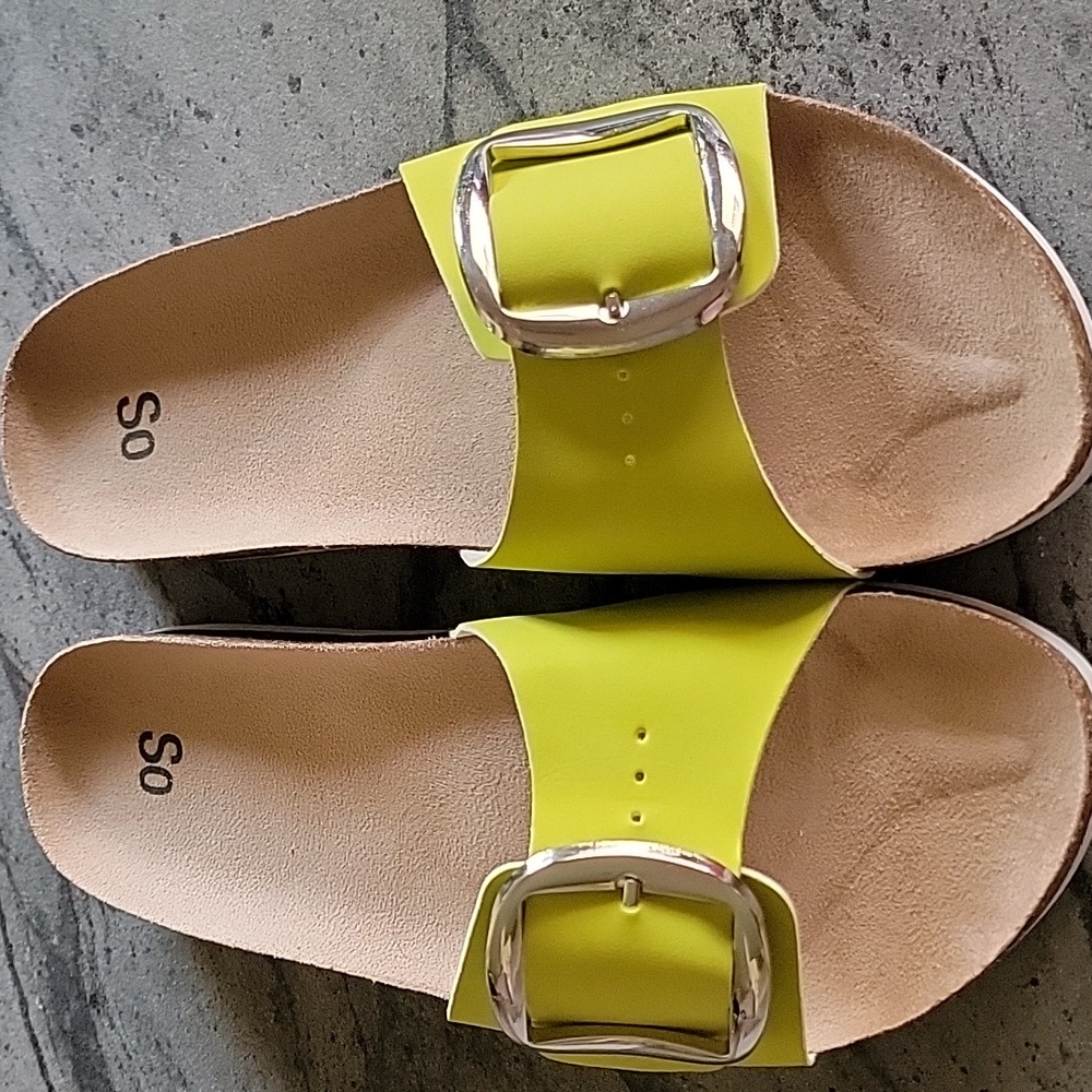 SO Faux Leather Slides W/ Comfort Footbed Silver Tone Buckle Green Size M NWOT